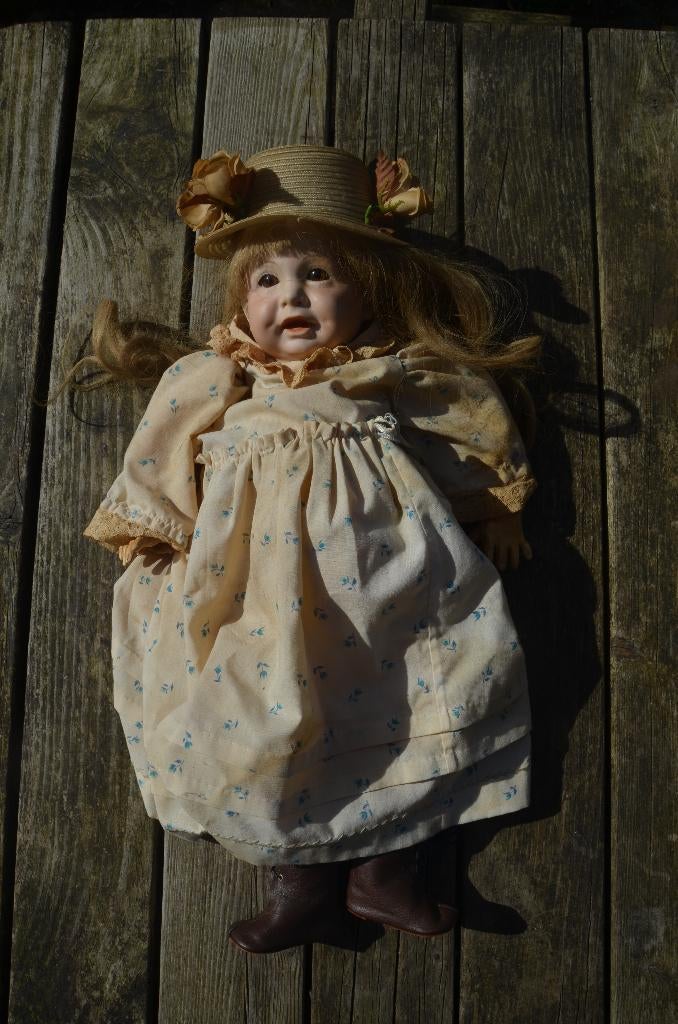 'Antieke' pop, biscuit (heet dat zo?) hoofd, Verzamelen, Poppen, Ophalen of Verzenden, Gebruikt, Pop