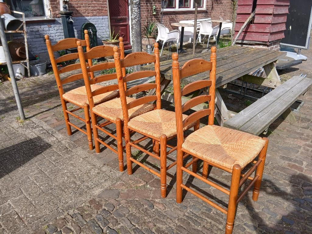 4 grenen houten stoelen met rieten zitting, Huis en Inrichting, Stoelen, Ophalen, Overige kleuren, Hout, Zo goed als nieuw