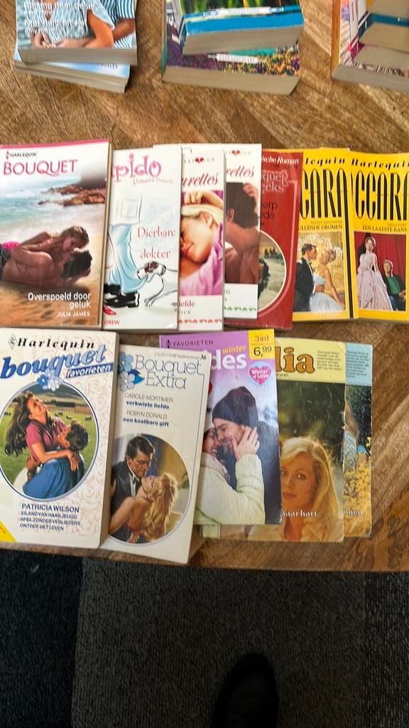 12 stuks Harlequin Bouquetreeks divers, Ophalen of Verzenden, Gelezen, Nederland