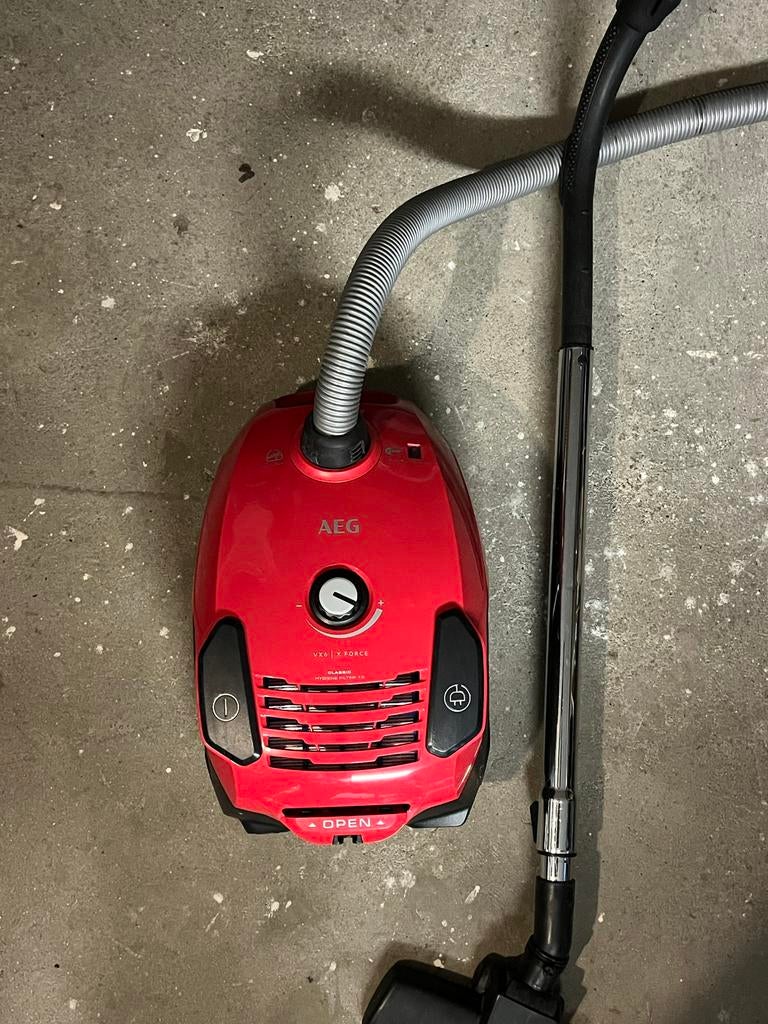 AEG VX6 X Force Stofzuiger - Rood, Gebruikt, Stofzuiger, Ophalen of Verzenden, Reservoir