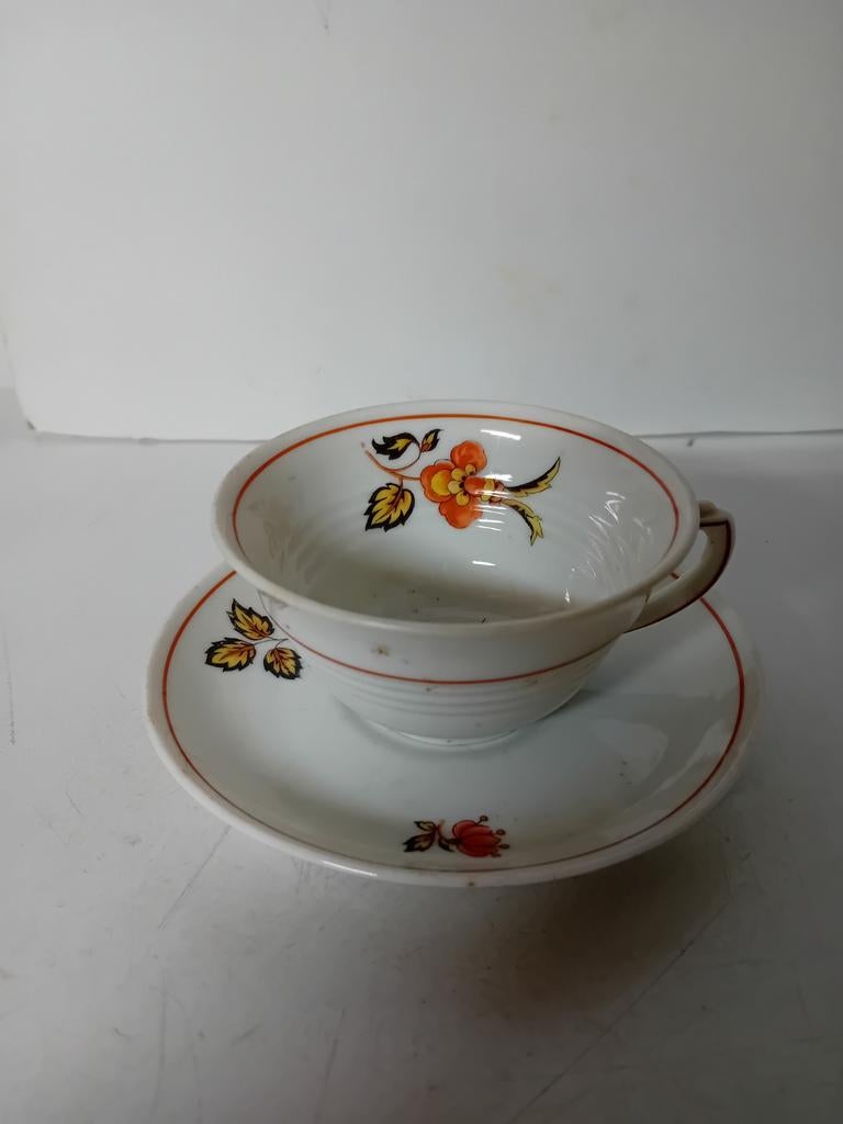 Kop en schotel van Mos Maastricht., Ophalen of Verzenden, Zo goed als nieuw, Porselein, Kop en/of schotel