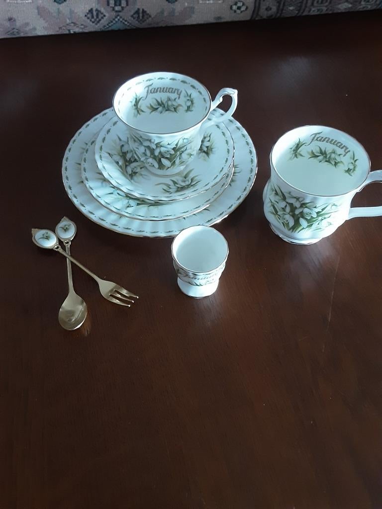 Royal Albert set van Flower of the Month January, Ophalen of Verzenden