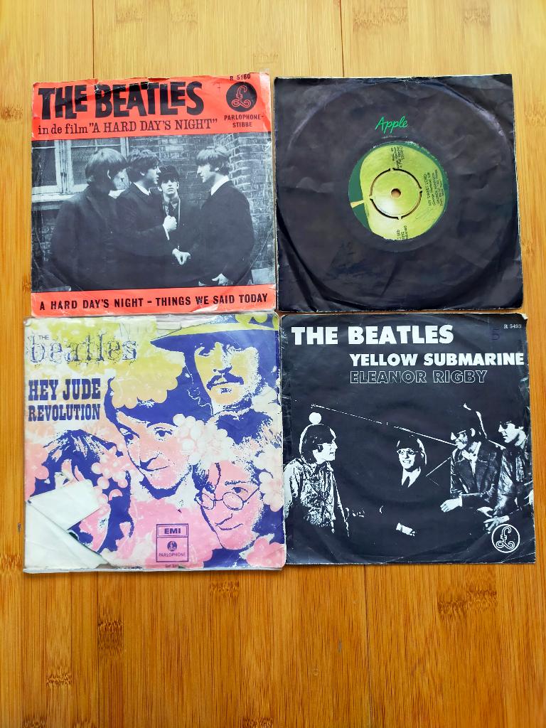 The Beatles - 4 singles, Ophalen of Verzenden, Gebruikt, Overige formaten, Poprock