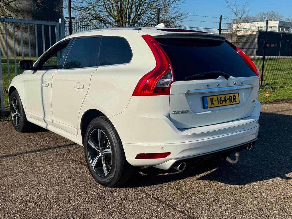 Volvo XC60 2.0 D3 FWD Automaat R-Design Xenon Trekhaak, Auto's, Volvo, Euro 6, 4 cilinders, Wit, Bedrijf