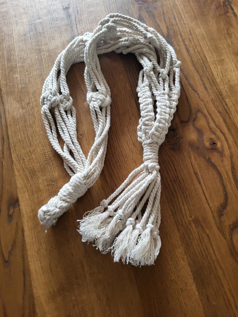 Macramé plantenhanger - Handgemaakt, Ophalen of Verzenden, Zo goed als nieuw