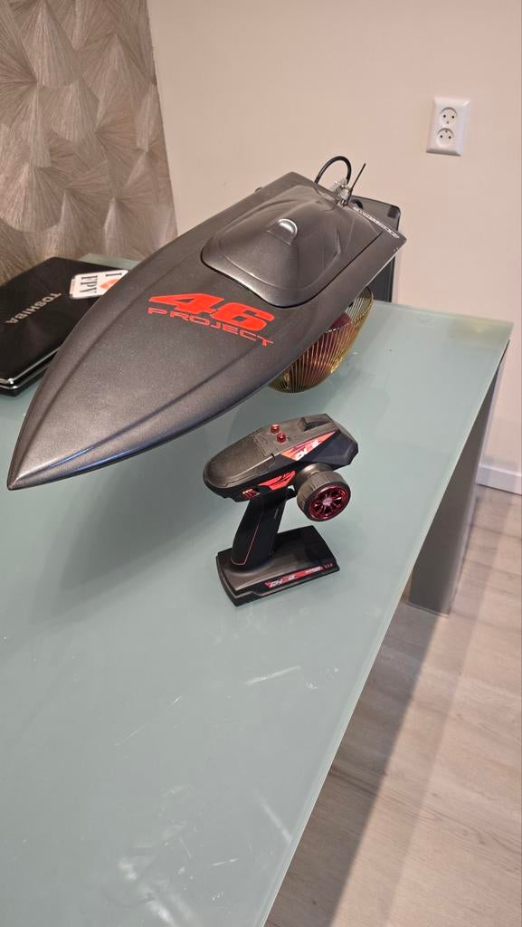 TFL mono fiberglass Persuit  Rc speedboot, Ophalen