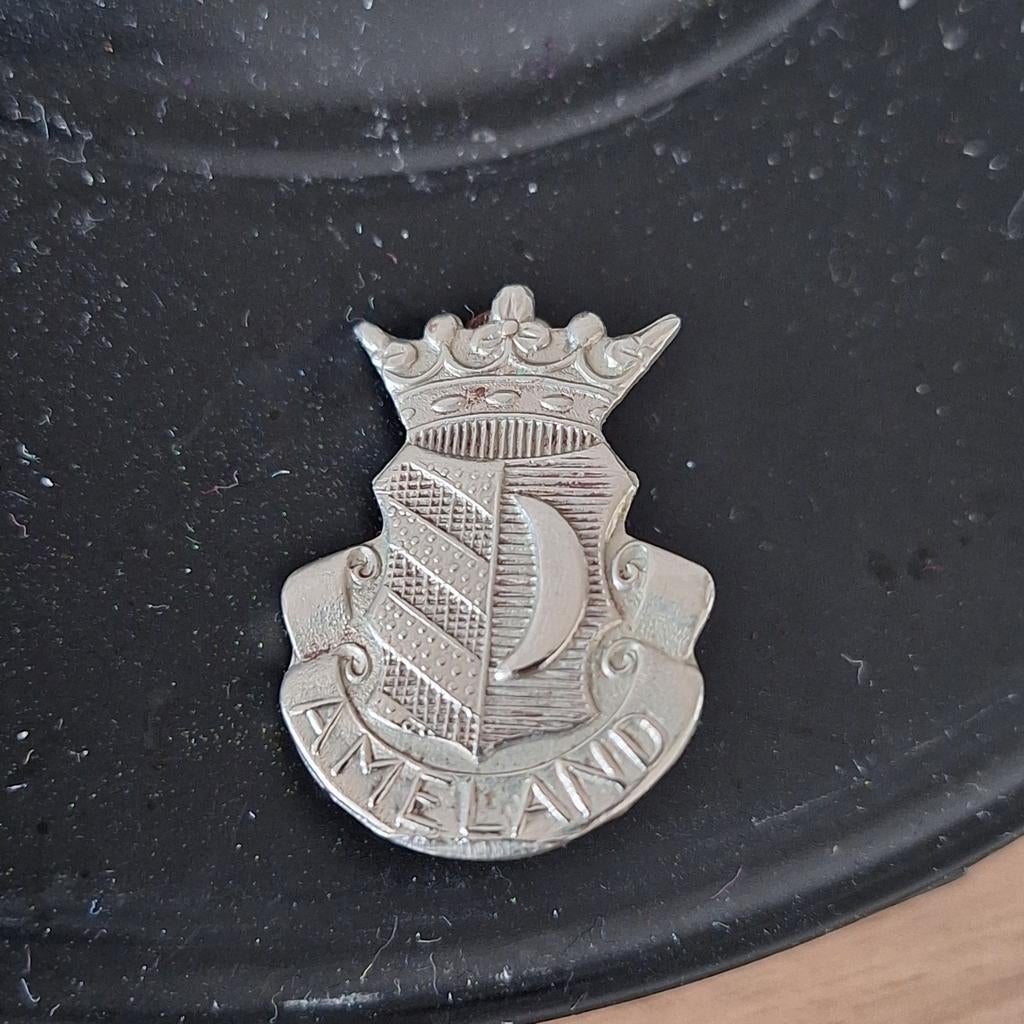 Speldje Ameland souvenir, Ophalen