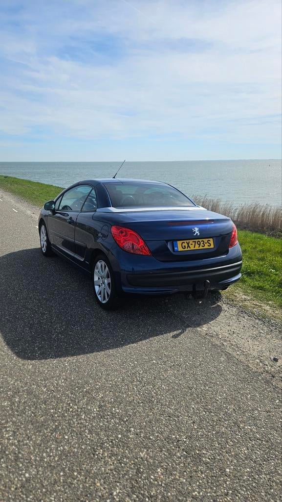 Peugeot 207 1.6 16V CC 110KW 2008 Blauw, Auto's, Voorwielaandrijving, 4 cilinders, Cabriolet, 14 km/l