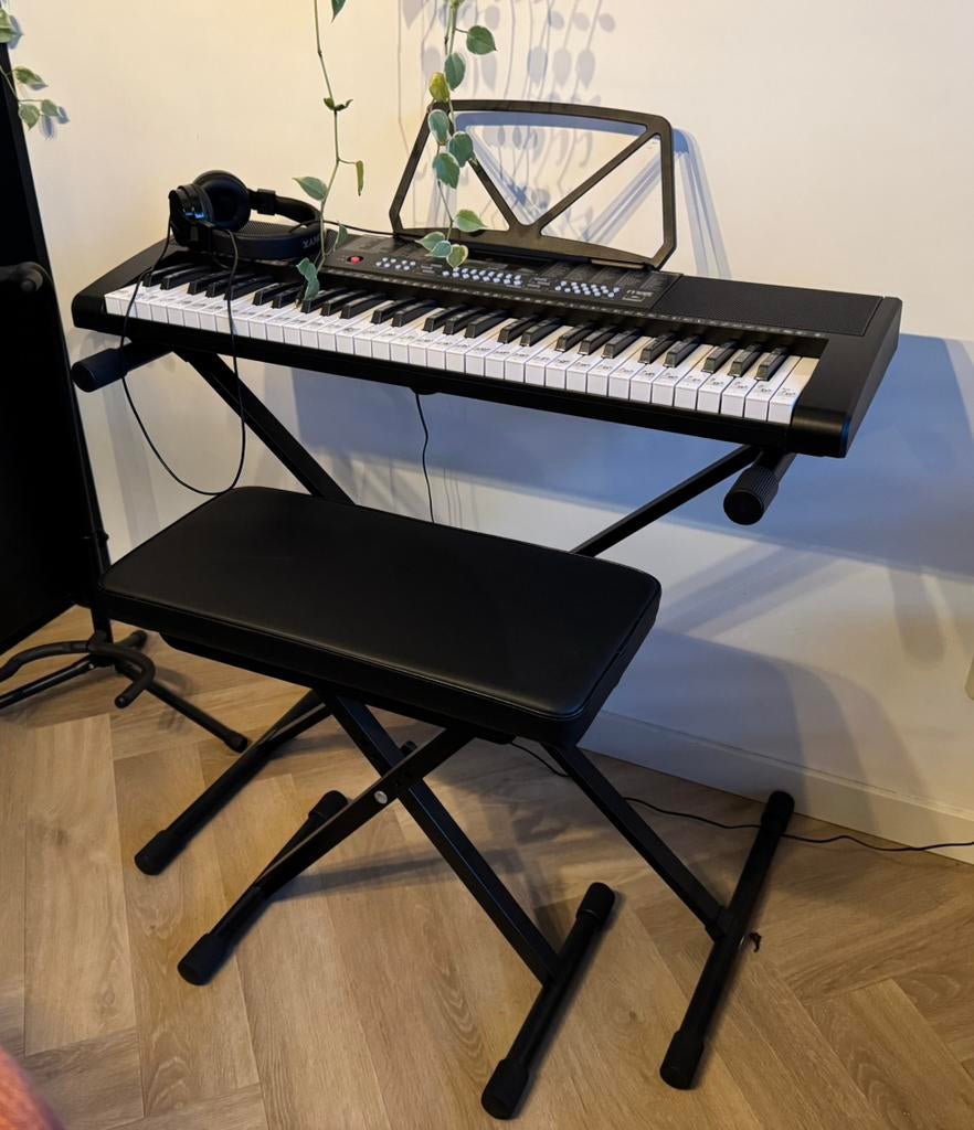Keyboard 61 toetsen, Muziek en Instrumenten, Keyboards, 61 toetsen, Zo goed als nieuw, Met standaard, Ophalen