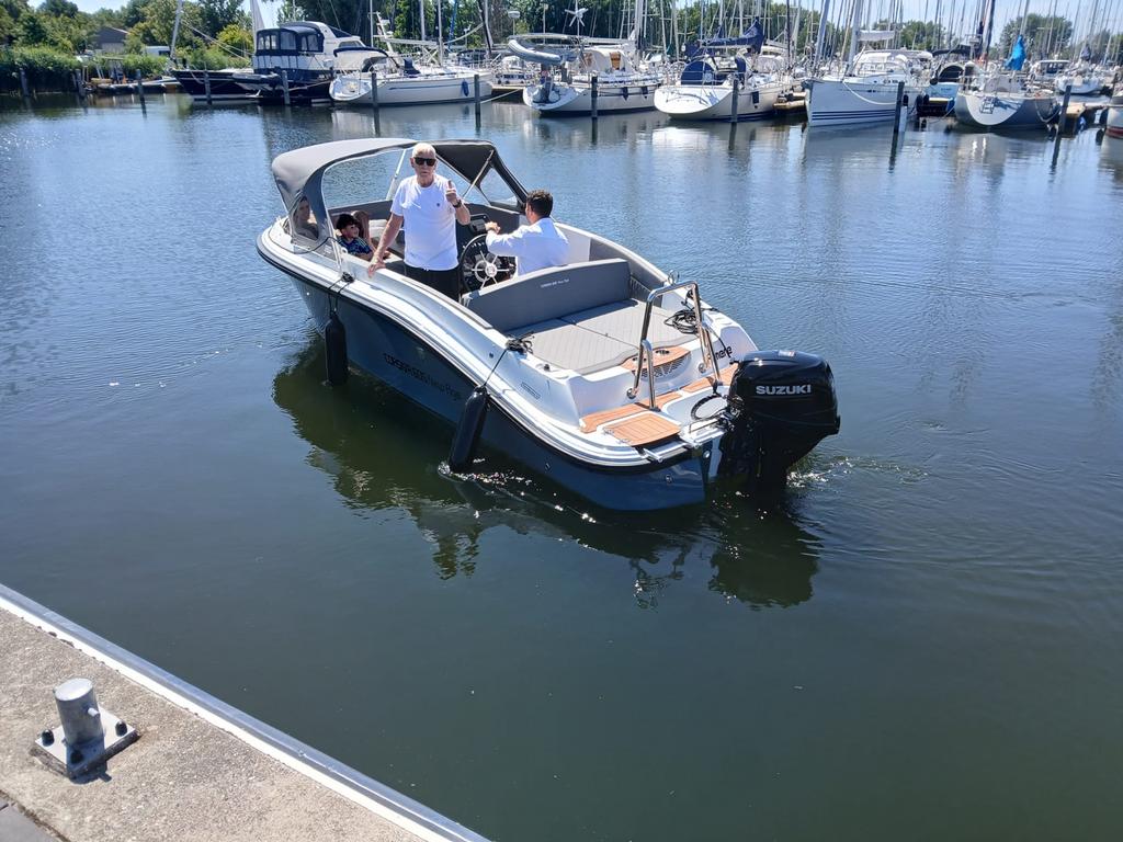 Corsiva 605 New Age - Suzuki 30pk - ZGAN - 8 vaaruren!, Watersport en Boten, Ophalen, Zo goed als nieuw, 30 tot 50 pk, Snelvarend
