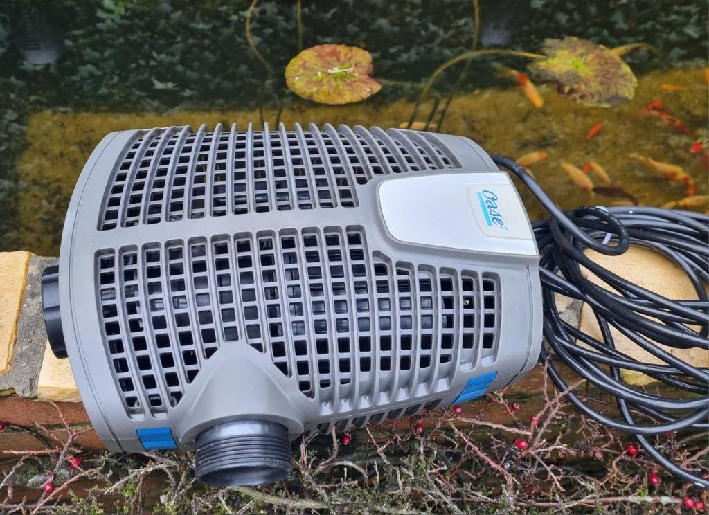 Oase AquMax ECO 6000. Zie ook mijn andere advertenties., Tuin en Terras, Vijver-toebehoren, Ophalen of Verzenden, Zo goed als nieuw