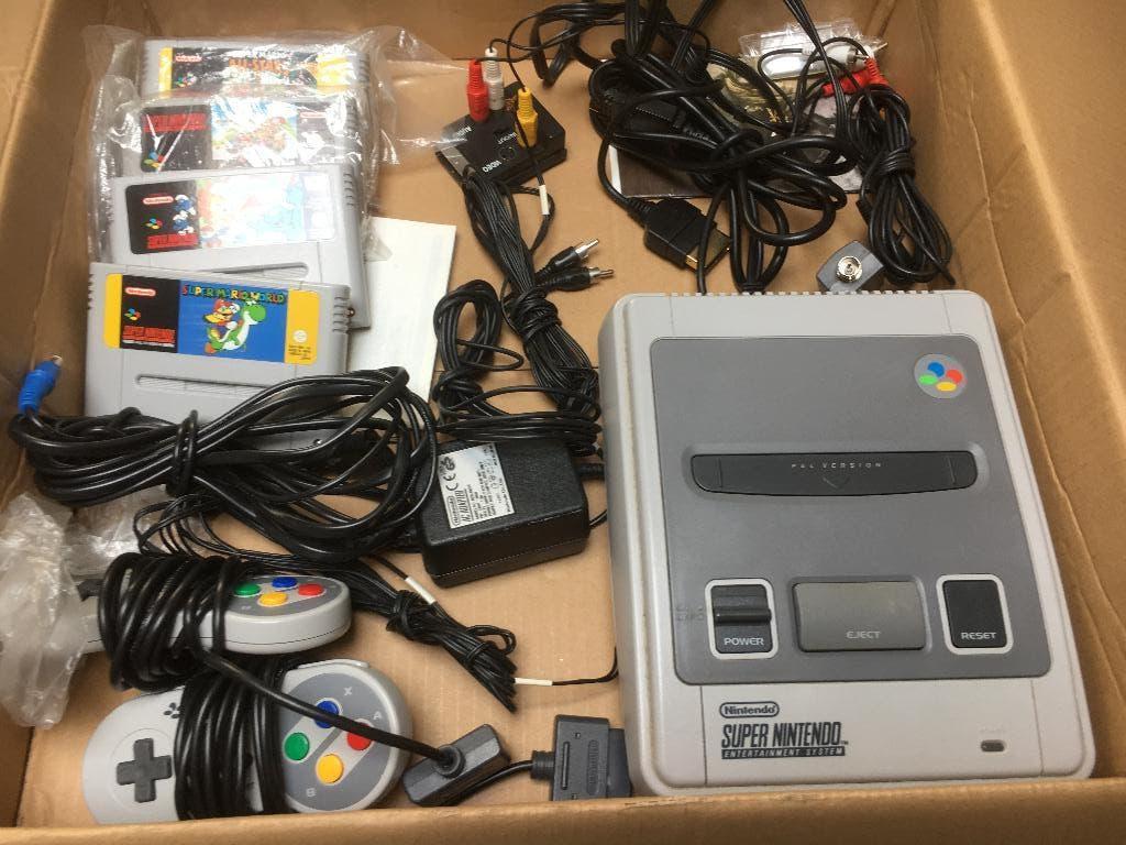 Super Nintendo Snes, 5 super games, 2 controllers, compleet, Spelcomputers en Games, Spelcomputers | Nintendo Super NES, Ophalen of Verzenden