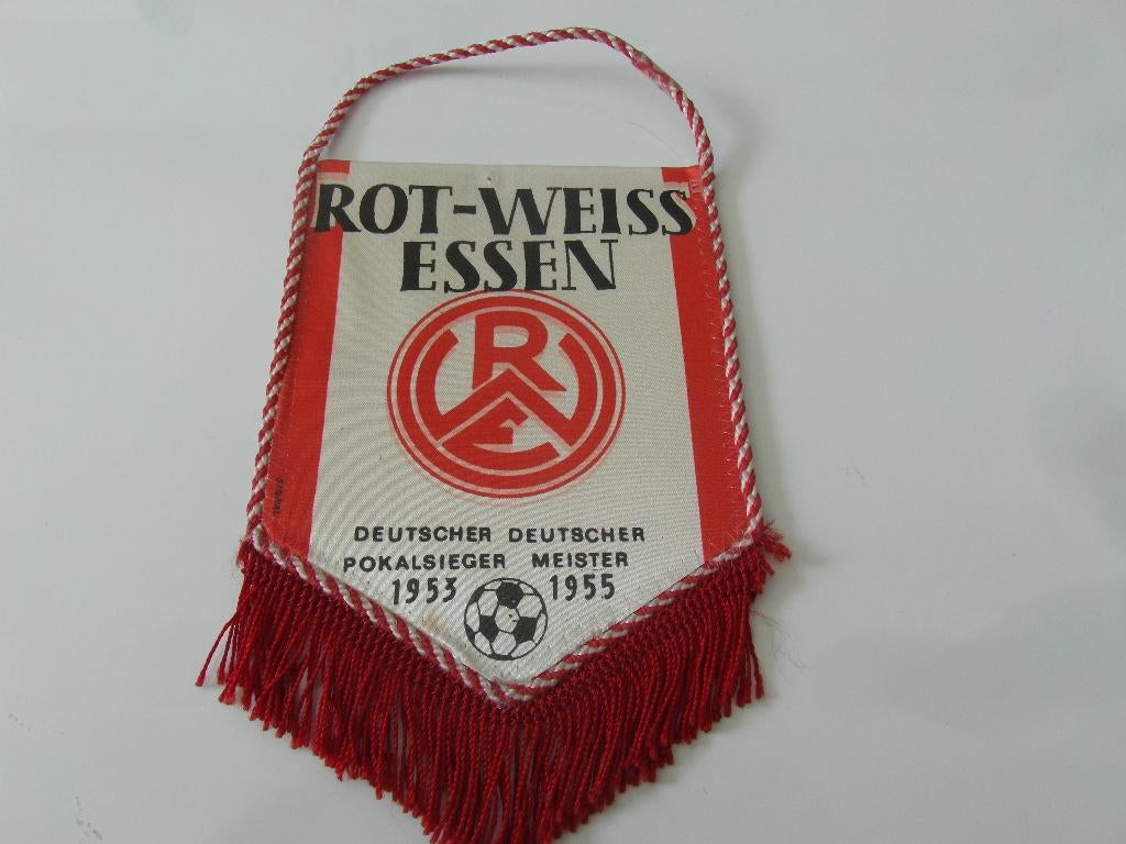 voetbal klein vaantje rot weiss essen 14 a 15 cm duitsland, Verzamelen, Sportartikelen en Voetbal, Ophalen of Verzenden, Gebruikt