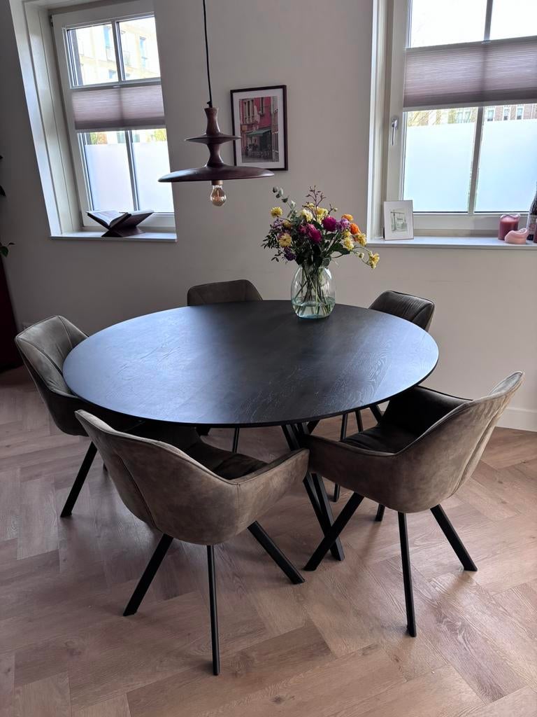 Ronde eiken tafel - Table du Sud - Zwart Eiken (145cm), 100 tot 150 cm, Verzenden, Zo goed als nieuw, Eikenhout