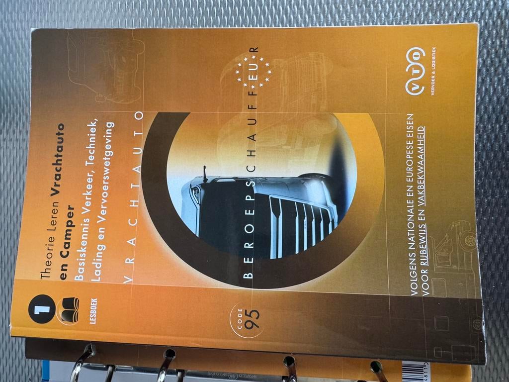 Nieuwe boeken Vrachtwagen theorie module 1-2-3, Ophalen, Zo goed als nieuw, Vrachtwagen