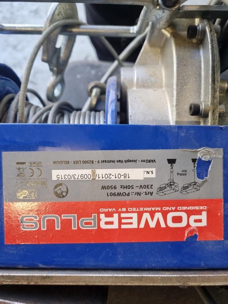 Zeer goede Powerplus elektrische lier 400kg, Ophalen, Zo goed als nieuw, Elektrisch