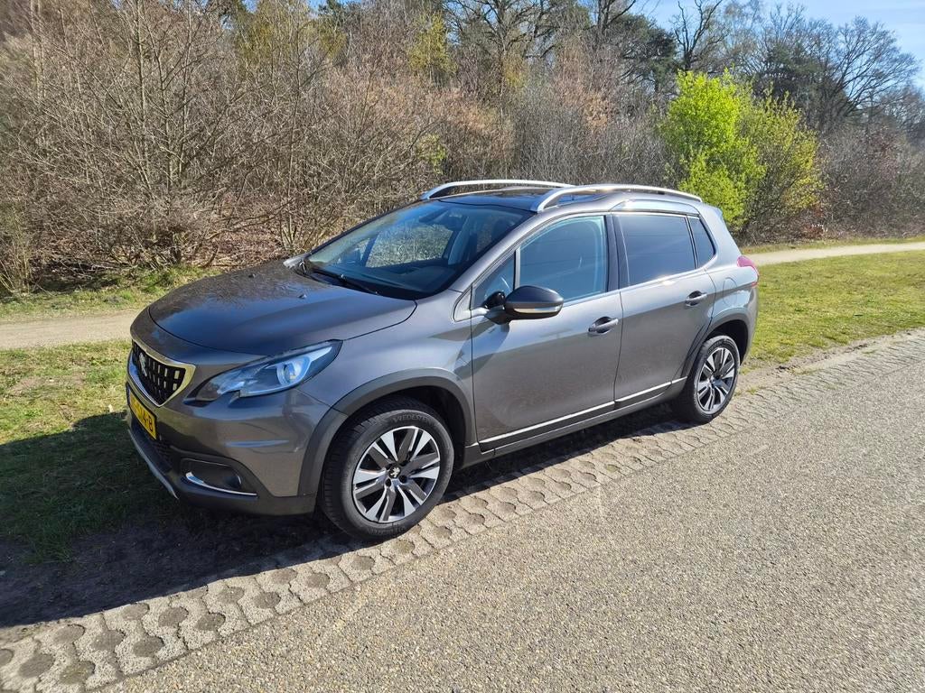 Peugeot 2008 allure 1.2 VTI 81KW 2017 Grijs, Auto's, Voorwielaandrijving, Parkeersensor, 1250 kg, Zwart