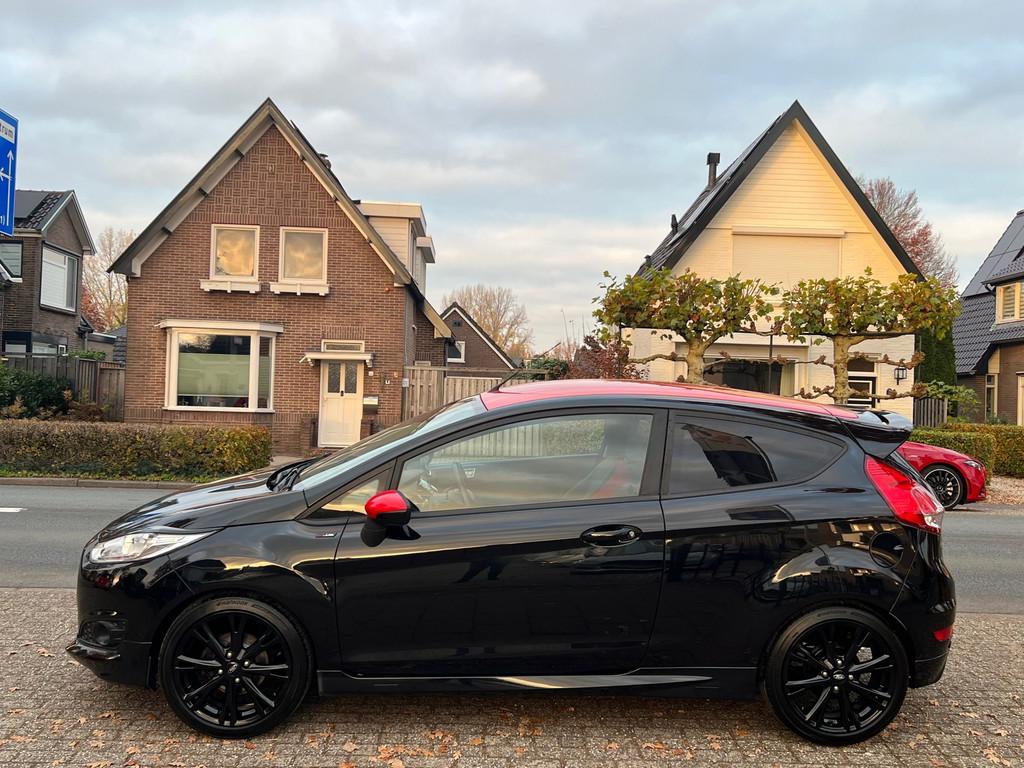 Ford Fiesta Red/Black Edition 99.000 km NAP - APK T/M 01-202, Voorwielaandrijving, Euro 5, Stof, Bluetooth