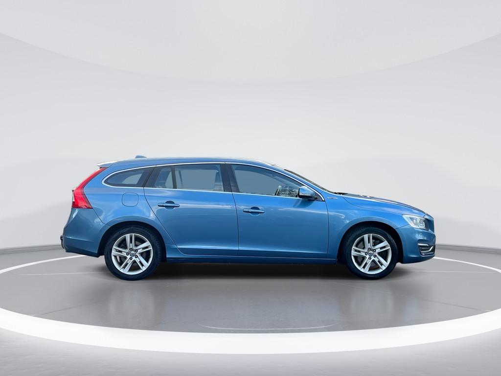 Volvo V60 2.4 D6 AWD Plug-In Hybrid Summum |TREKHAAK|VOLL ON, Automaat, Startonderbreker, Zwart, Blauw