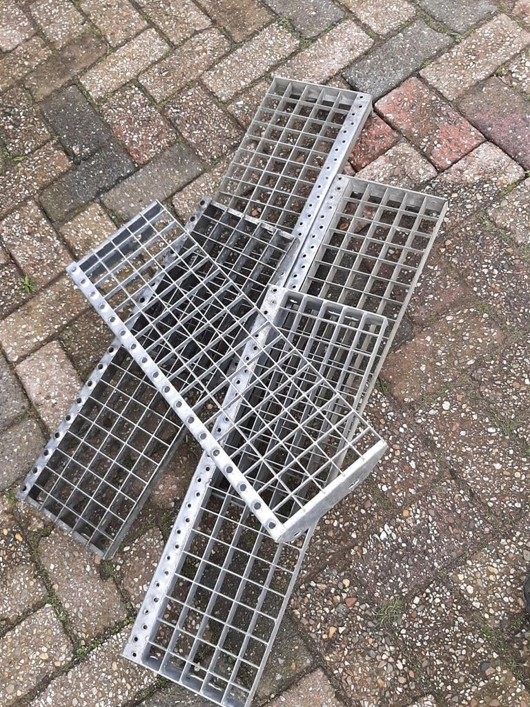 Traptreden staal/verzinkt 5x, Ophalen, Gebruikt, Overige metalen