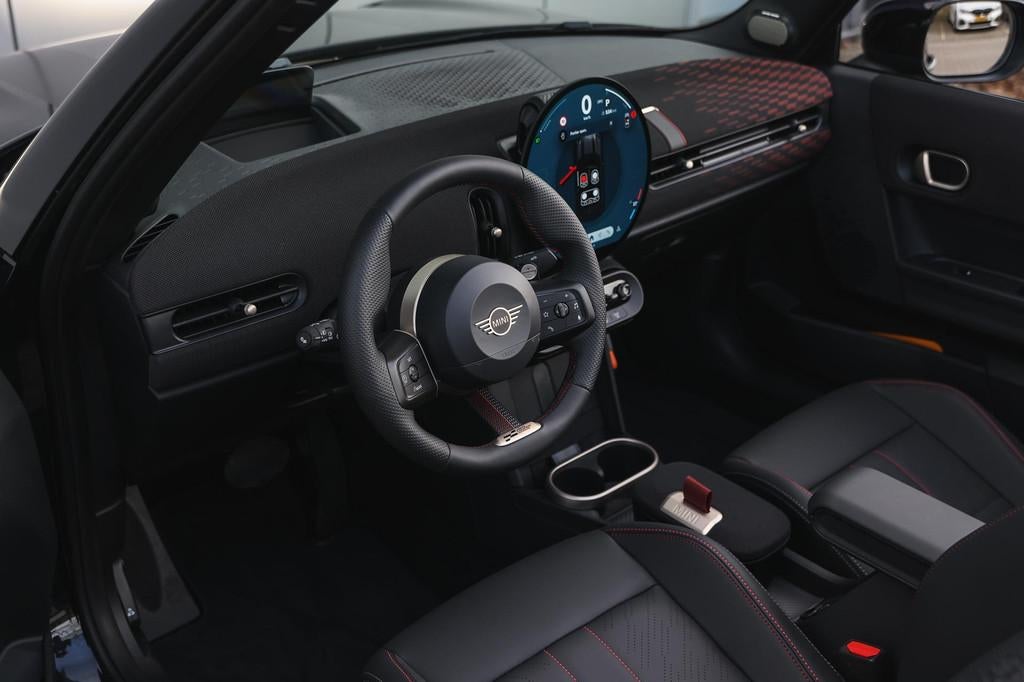 MINI Cabrio S Automaat / John Cooper Works / Pakket XL / 18", 1998 cc, 15 km/l, Zwart, 4 cilinders