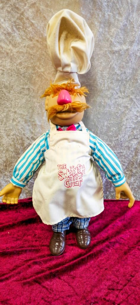 The Swedish chef van de Muppetshow. Grote pop., Ophalen of Verzenden, Zo goed als nieuw, Tv, Actiefiguur of Pop