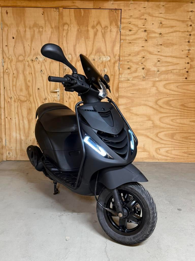 Piaggio Zip SP - Mat Zwart - Full Option -  Smoke Led, Ophalen, Overige modellen, Maximaal 45 km/u, Zo goed als nieuw