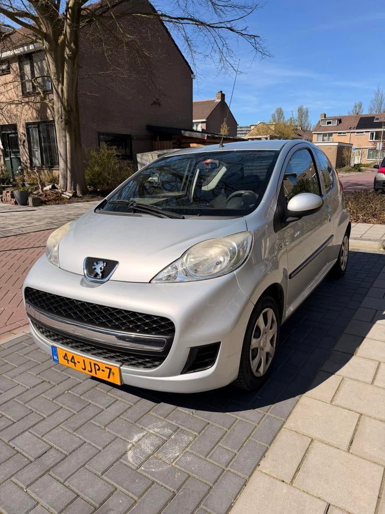 Peugeot 107 1.0 3DR 2009 Goede staat INC muziek installatie!, Voorwielaandrijving, Stof, 4 stoelen, 68 pk