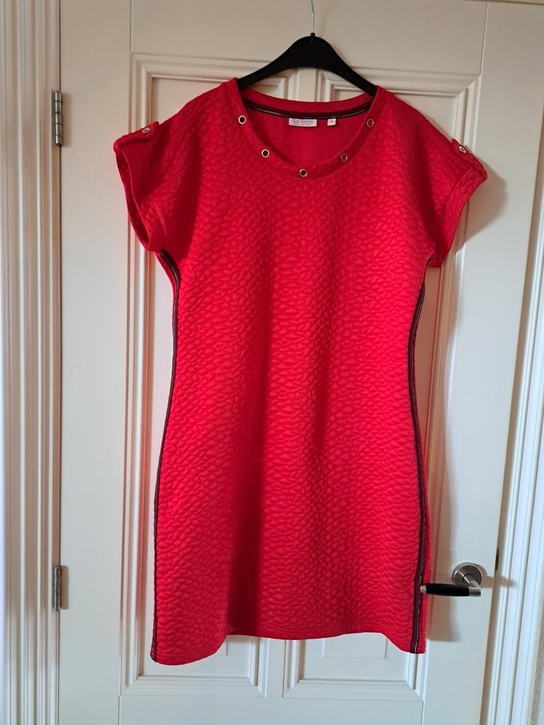 DAMES JURK MAAT M MET BIES AAN ZIJKANTEN KLEUR ROOD, Kleding | Dames, Jurken, Maat 38/40 (M), Ophalen of Verzenden, Zo goed als nieuw