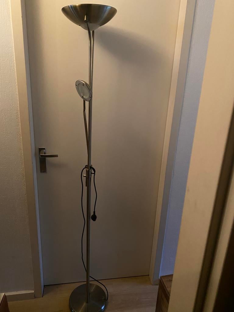 Staande vloerlamp GRATIS, Huis en Inrichting, Lampen | Vloerlampen, Ophalen, Zo goed als nieuw, 150 tot 200 cm