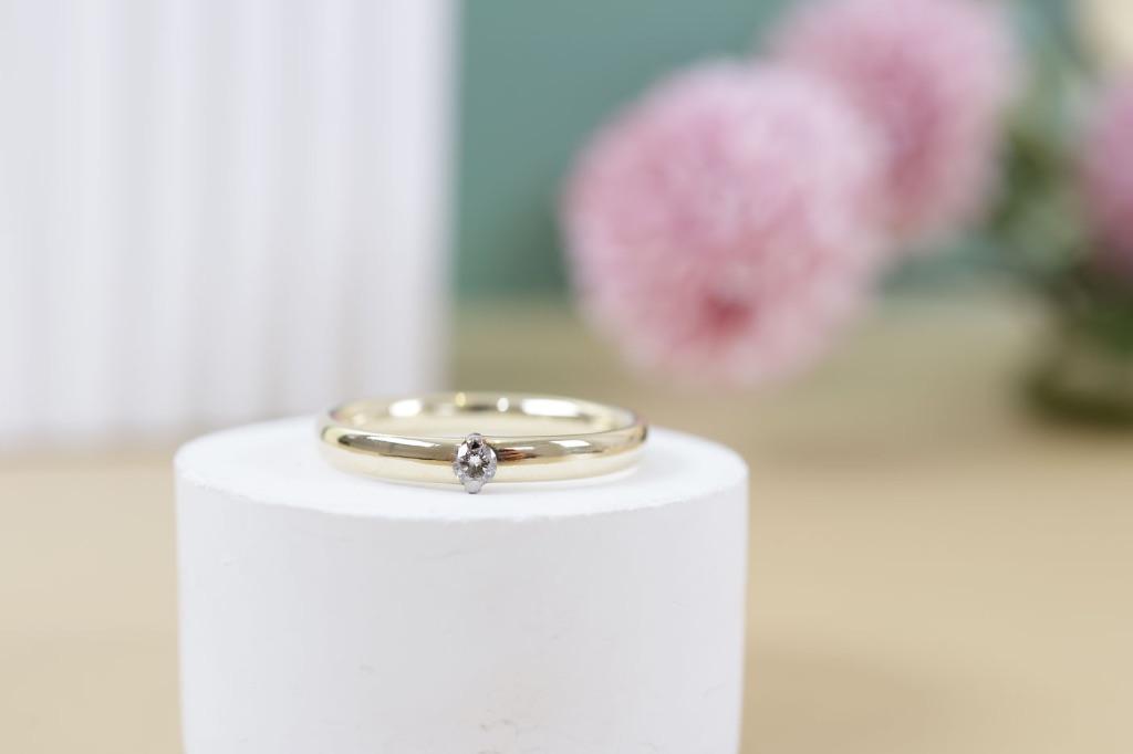 14 Karaat Gouden Solitair Ring Met 0.05ct Diamant, 18 tot 19, Ophalen of Verzenden, Zo goed als nieuw, Met edelsteen