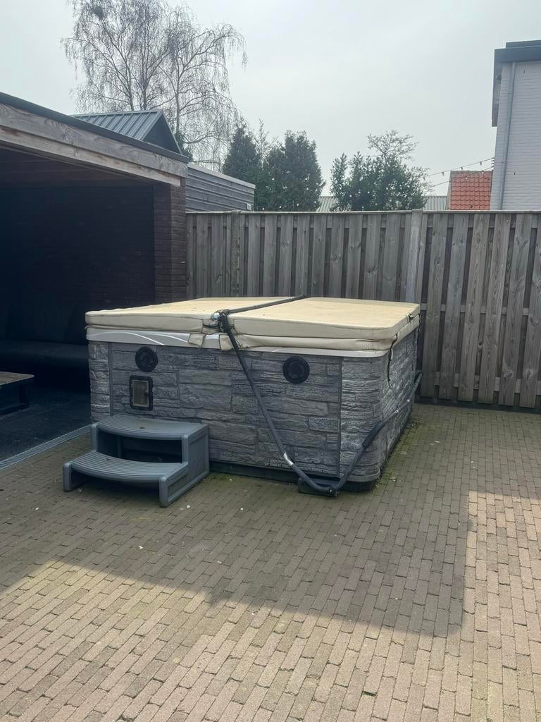 Masterspa 230 Jacuzzi - Opknapper Werkend te zien, Ophalen, Gebruikt, Afdekzeil, Vast