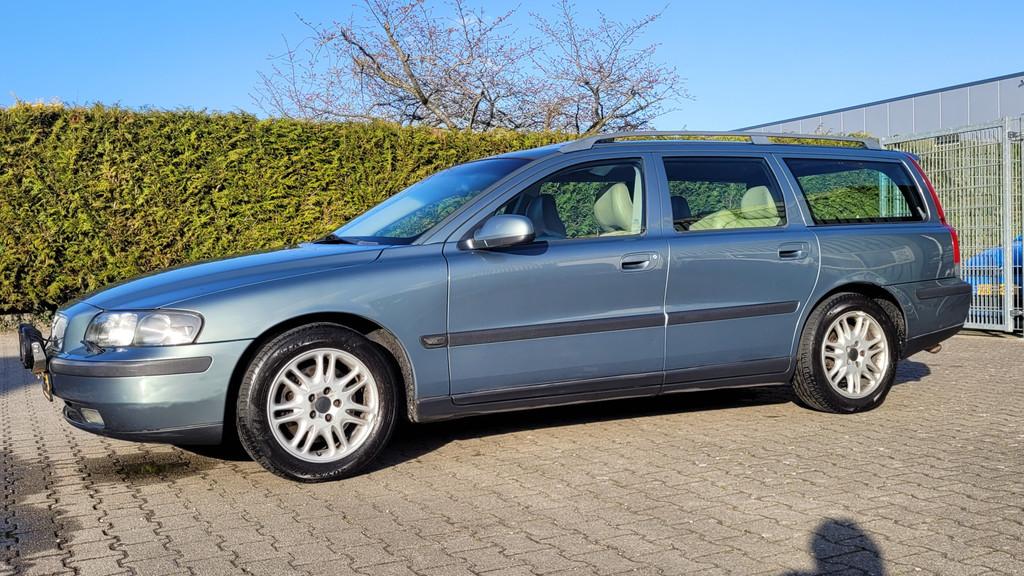 Volvo V70 2.4 T Comfort Line BLIJVEND YOUNGTIMER (bj 2000), Auto's, Oldtimers, Voorwielaandrijving, Stoelverwarming, Volvo, Groen