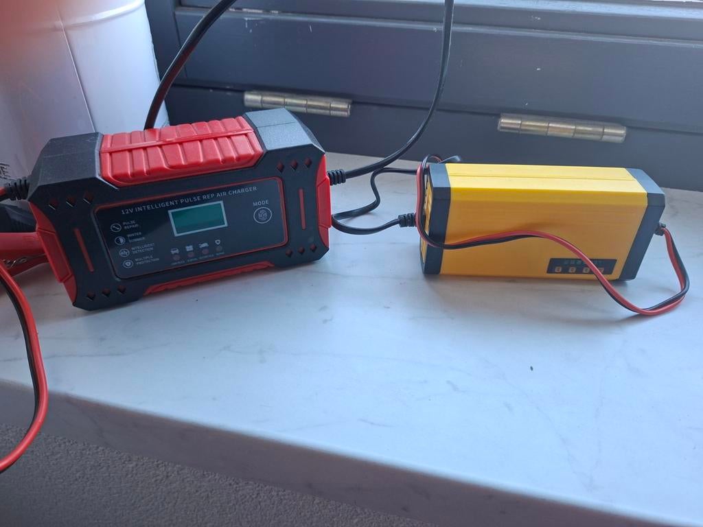 2 Druppelladers 12V en MP3 accu wegens sp met rijden, Auto-onderdelen, Ophalen of Verzenden, Gebruikt, Universele onderdelen