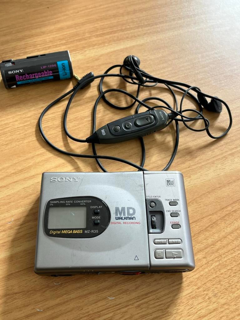 Sony MiniDisc Walkman MZ-R35 + originele oortjes | Vintage, Ophalen of Verzenden, Minidisc-recorder