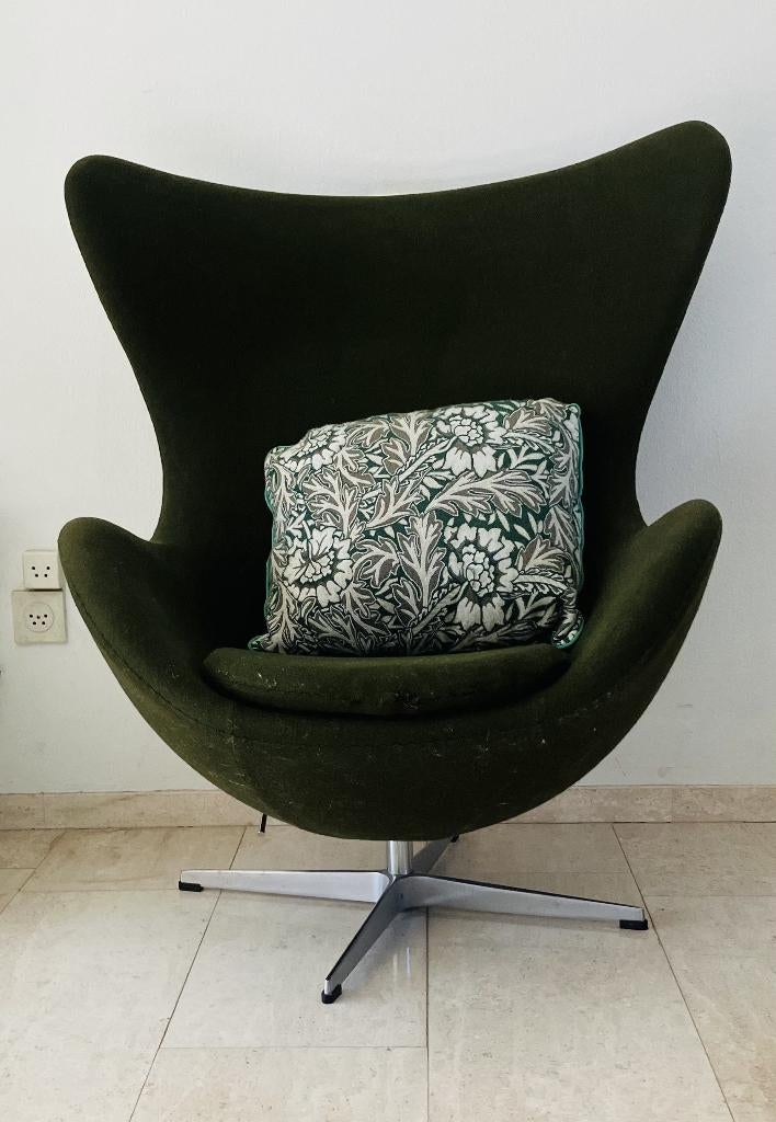 Replica lounge stoel fauteuil Egg-chair donkergroen wol, Huis en Inrichting, Fauteuils, Ophalen, Gebruikt, 75 tot 100 cm, Stof