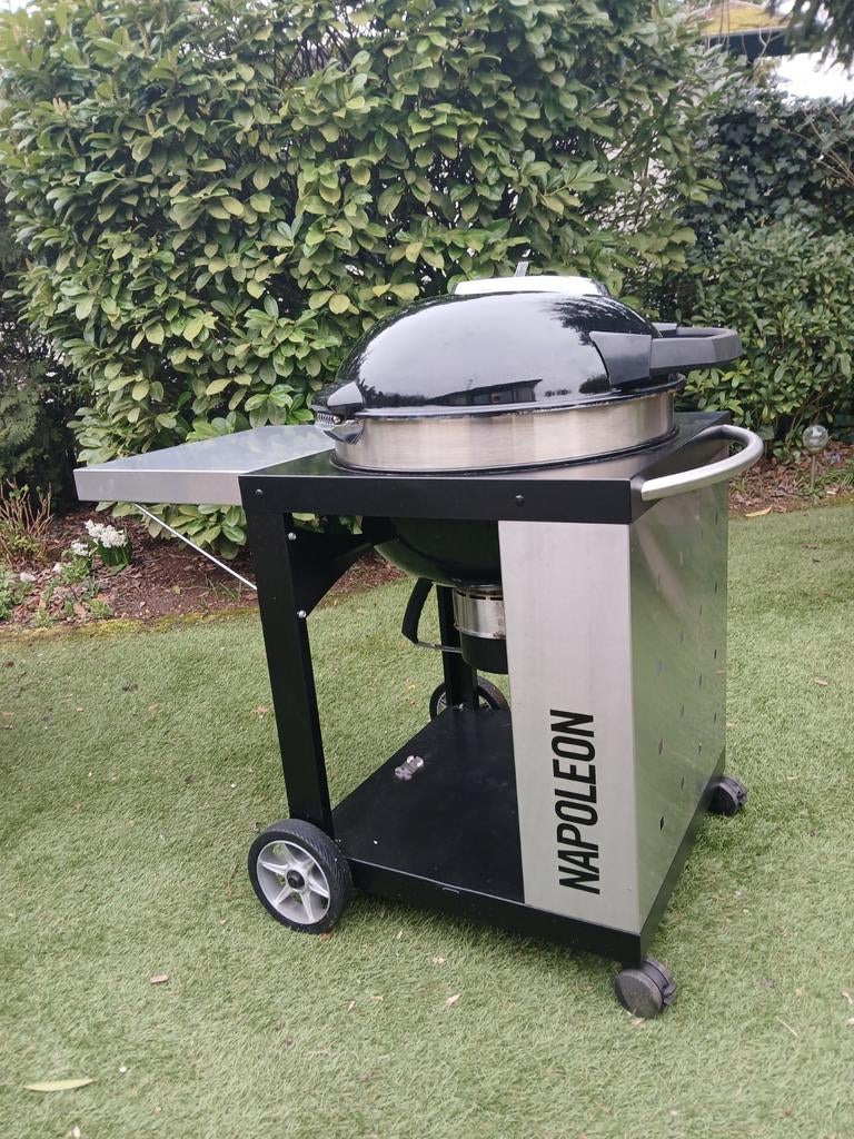 Mooie grote Napoleon BBQ 2024 met aanvullingen, Tuin en Terras, Houtskoolbarbecues, Ophalen, Zo goed als nieuw, Napoleon, Met accessoires