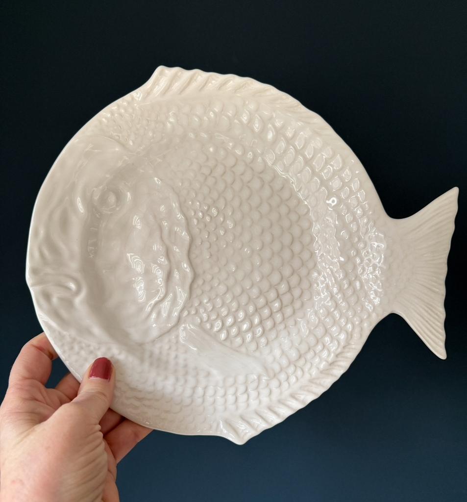 Bordallo Pinheiro bord in vorm van een vis, Ophalen of Verzenden, Porselein, Overige stijlen, Bord(en)