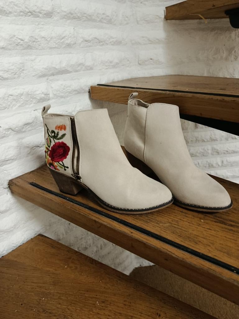 Nieuwe beige laarsjes, maat 40, Ophalen of Verzenden, Nieuw, Beige