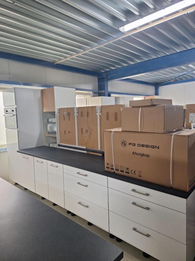 keuken Compleet met APP 120Keukens op voorraad 2801, Ophalen of Verzenden, Nieuw, Enkelwandige keuken, Met kookeiland