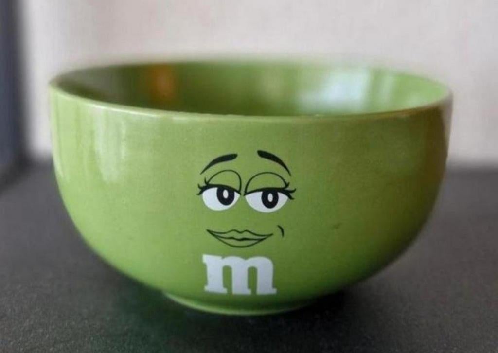 Groen M&M Schaaltje, Huis en Inrichting, Keuken | Servies, Ophalen of Verzenden, Zo goed als nieuw, Overige stijlen, Schaal of Schalen