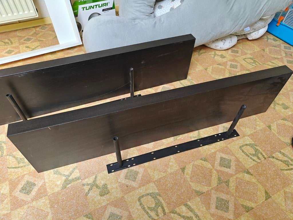 Twee zwarte wandplanken met blinde bevestiging, Ophalen, Gebruikt