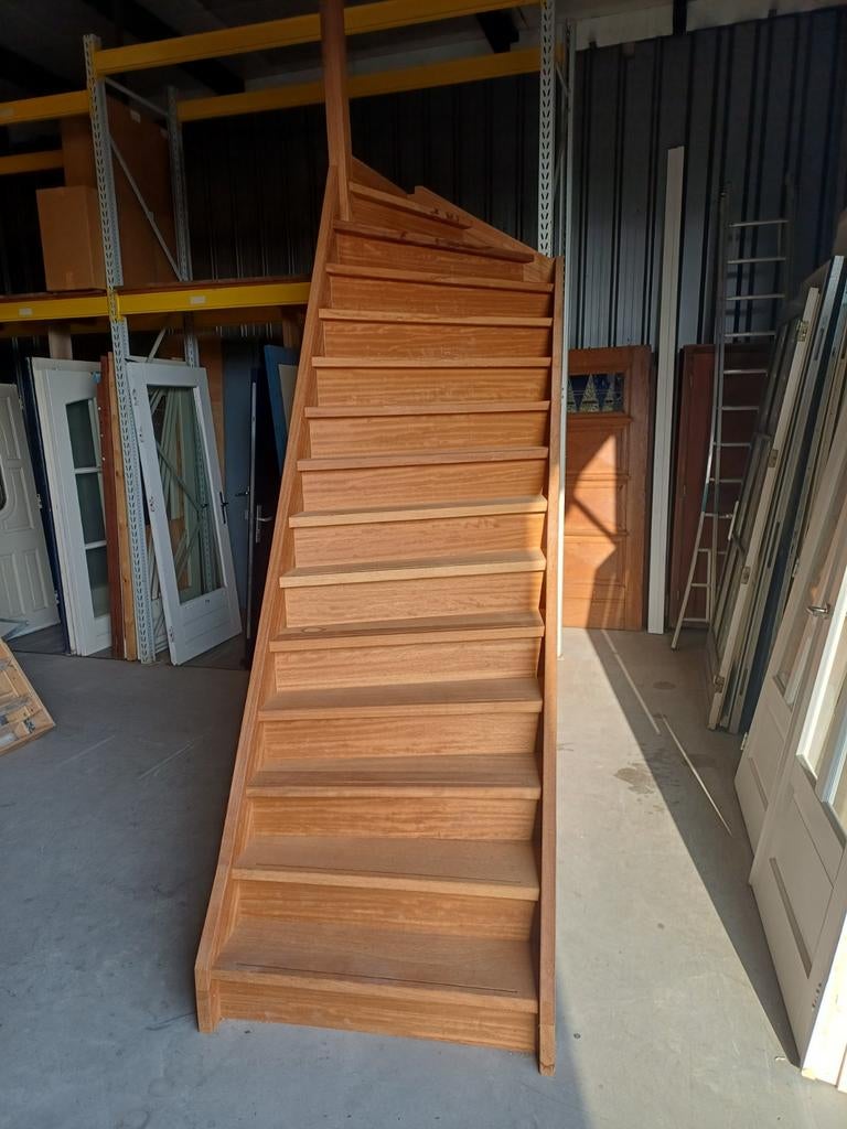 Trap hardhout iroko, Ophalen, Nieuw, 2 tot 4 meter