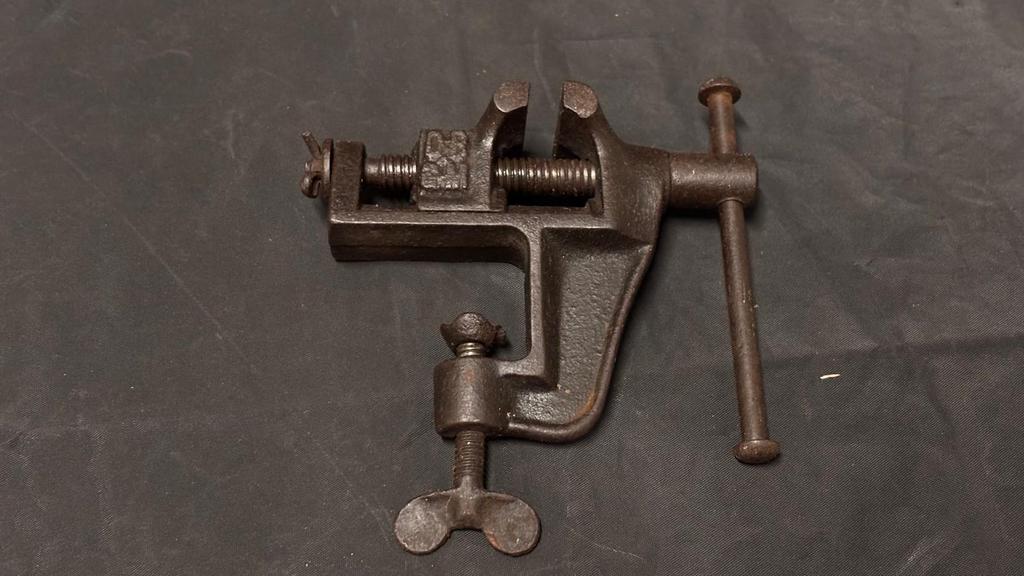 Kleine oude bankschroef (goudsmid edelsmid), Ophalen of Verzenden