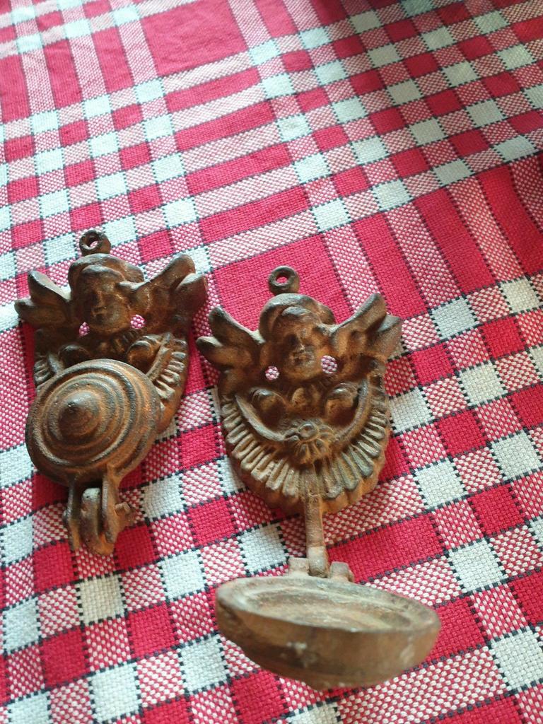 2 smeedijzeren kaarsenhoudertjes, Ophalen of Verzenden, Overige materialen