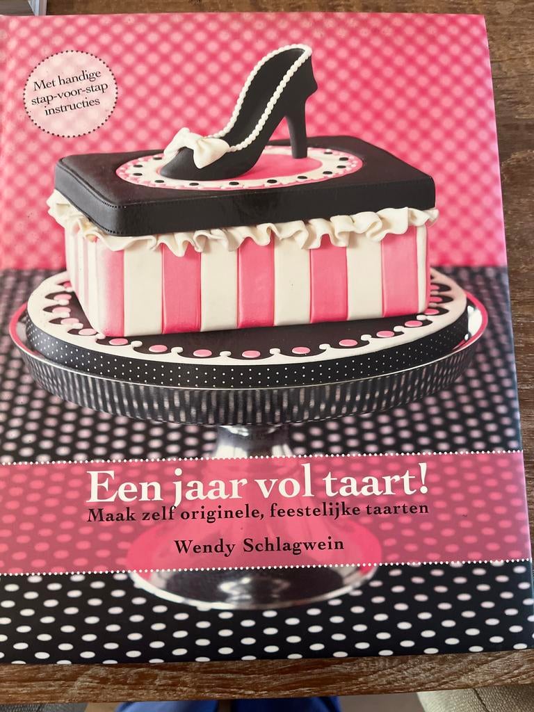 Een jaar vol taart! Kookboek Wendy Schlagwein, Boeken, Ophalen of Verzenden, Gelezen, Overige gebieden, Taart, Gebak en Desserts