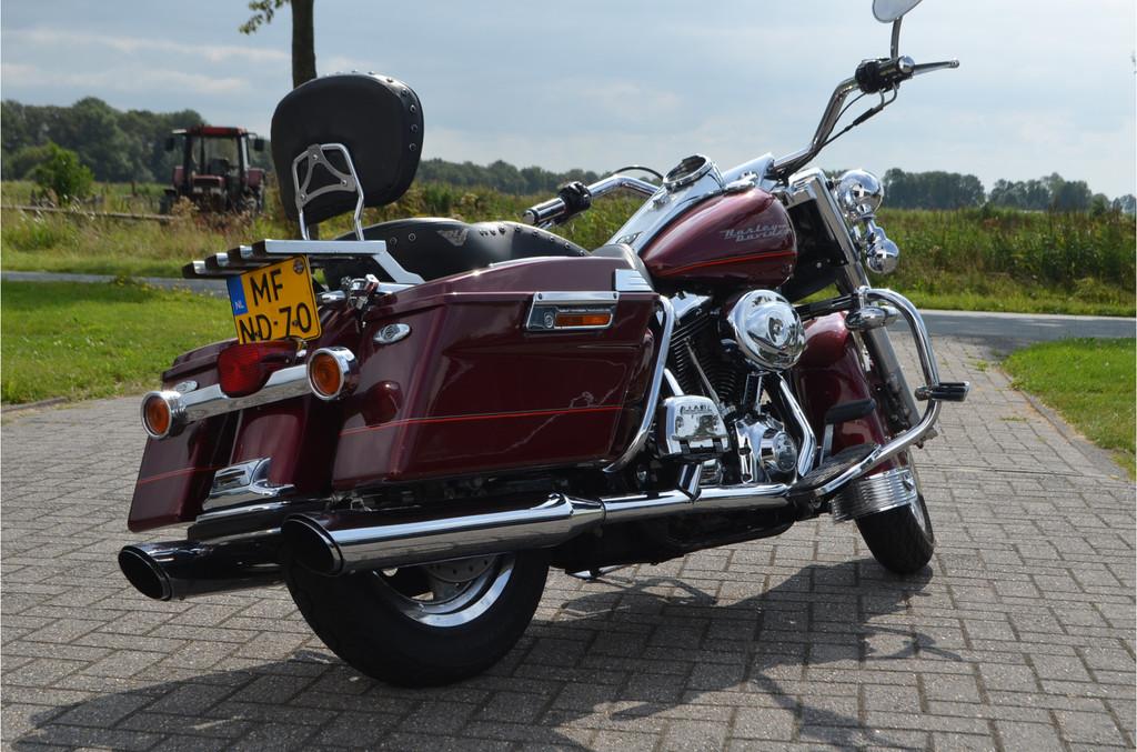 Harley-Davidson 88 FLHR Road King cast wheels Origineel Nede