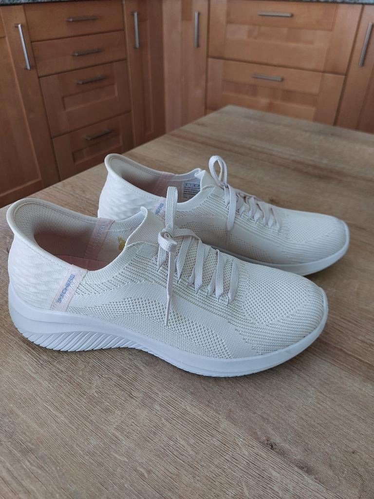 Dames skechers slip ins mt 40, Ophalen of Verzenden, Zo goed als nieuw, Beige, Sneakers of Gympen