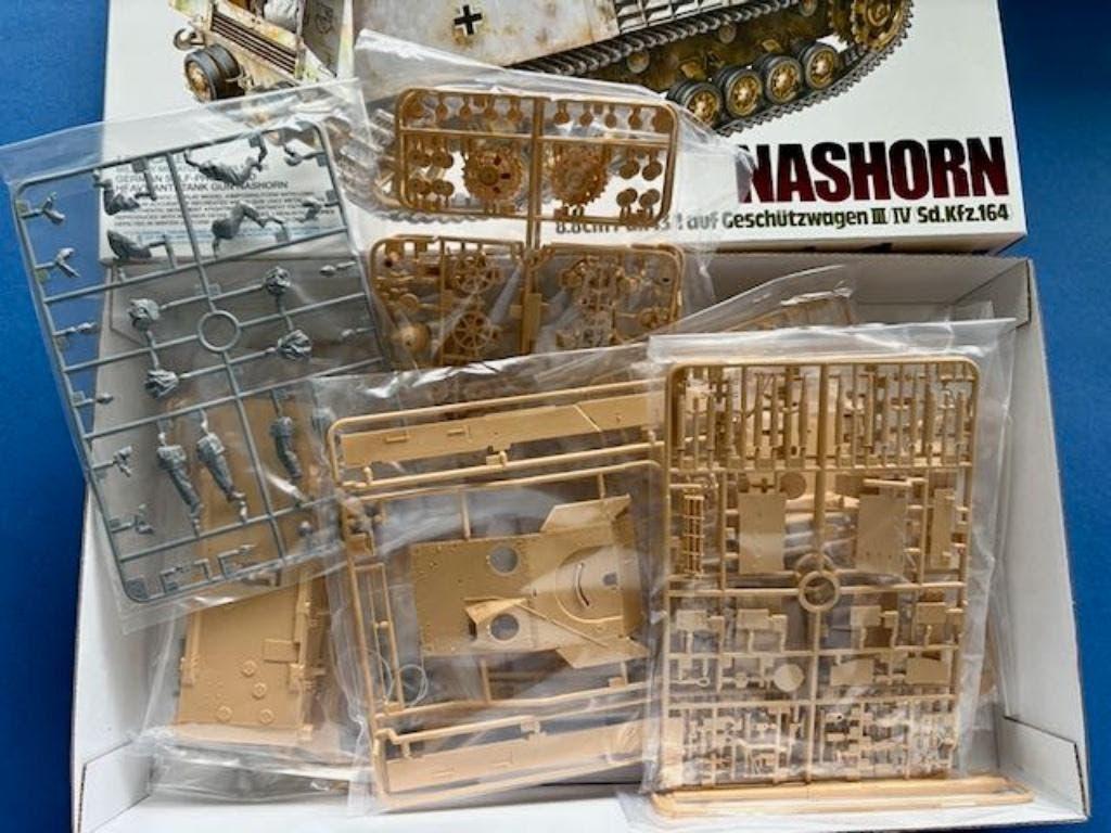 Tamiya	35335	German Nashorn 	1/35 incl EDU PE & alu loop, Tank, Verzenden, 1:32 tot 1:50, Nieuw