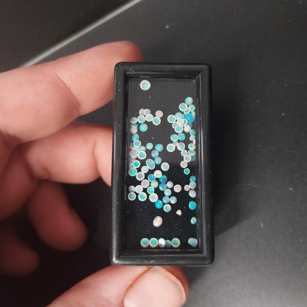 Lot met kleine opaal cabochons edelsmid goudsmid, Ophalen of Verzenden, Zo goed als nieuw